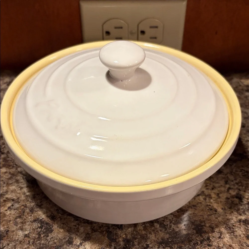 NWT PARINI 2 PC STONEWARE SERVING DISHES, WHITE AND GRAY, WITH LIDS